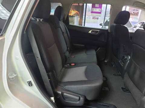 2017 Nissan Pathfinder SV