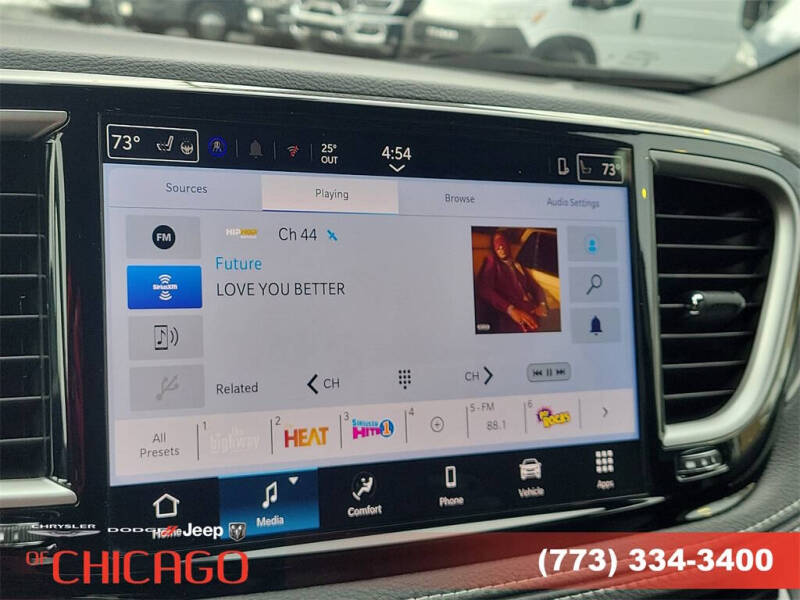 2026 Chrysler Pacifica Select