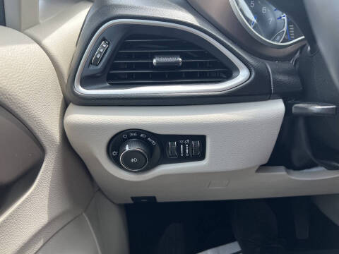 2017 Chrysler Pacifica Touring-L
