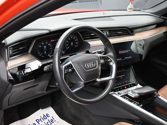 2022 Audi e-tron quattro Premium Plus