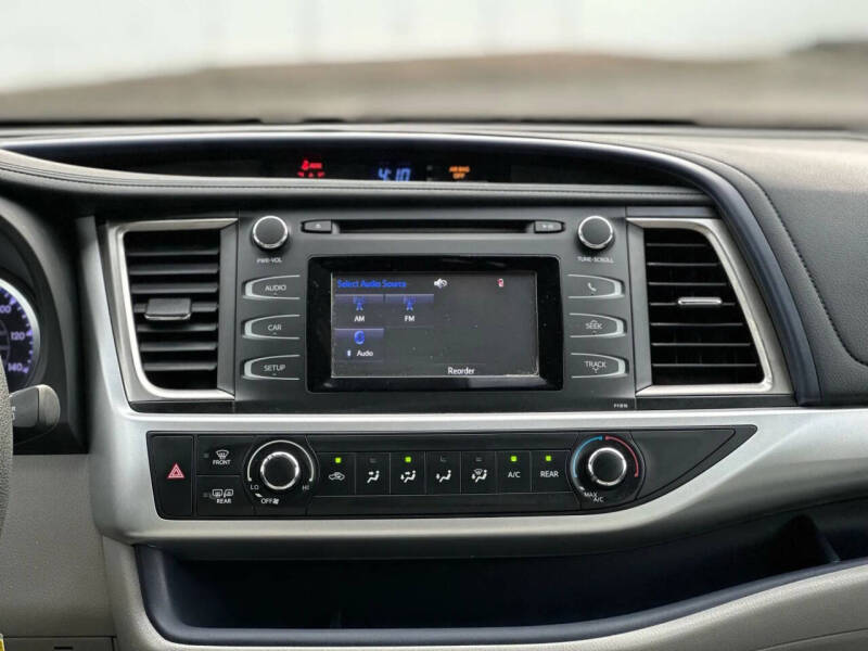 2019 Toyota Highlander LE