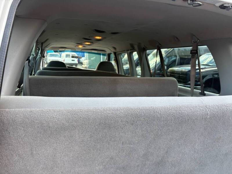 2006 Ford E-Series E-350 SD XLT