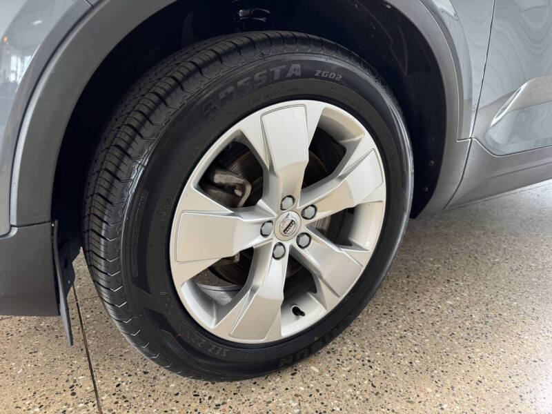 2021 Volvo XC40 T5 Momentum