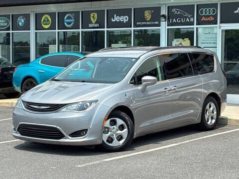 2017 Chrysler Pacifica Hybrid Premium