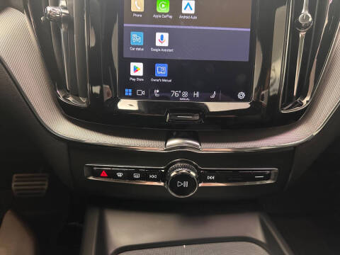 2022 Volvo XC60 B6 R-Design