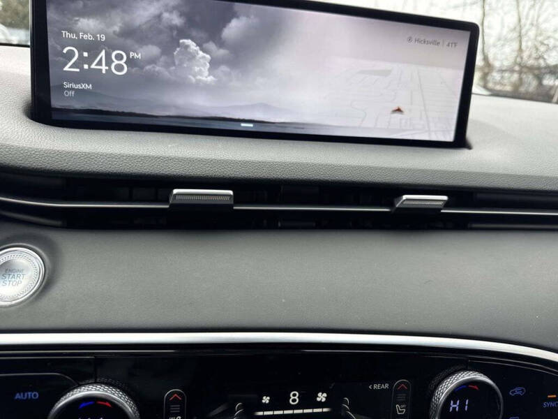 2023 Genesis GV70 2.5T Standard