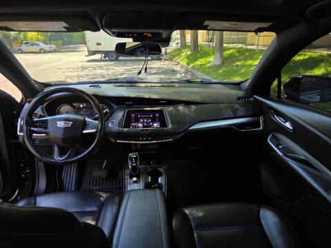 2020 Cadillac XT4 Premium Luxury