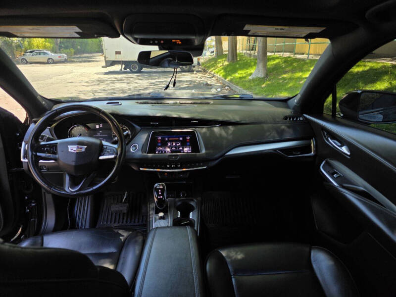 2020 Cadillac XT4 Premium Luxury