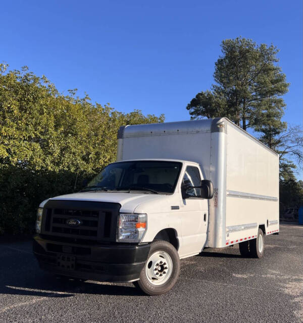 2021 Ford E-Series Cutaway Base's photo