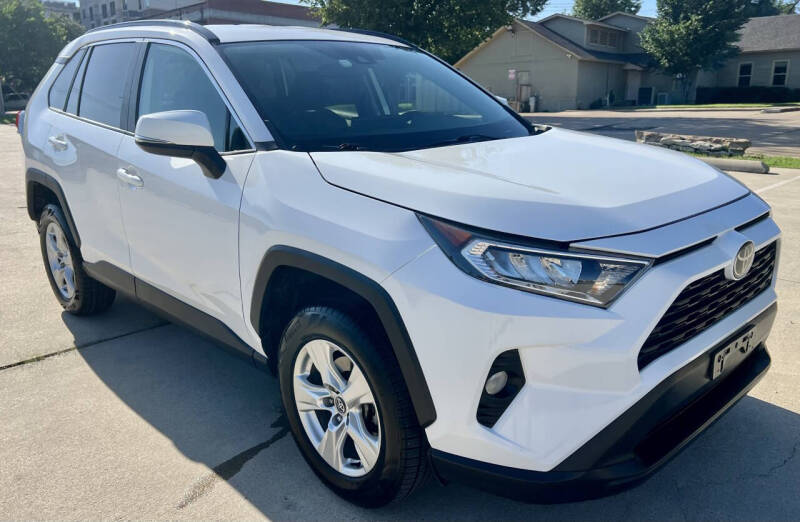 2020 Toyota RAV4 XLE AWD's photo