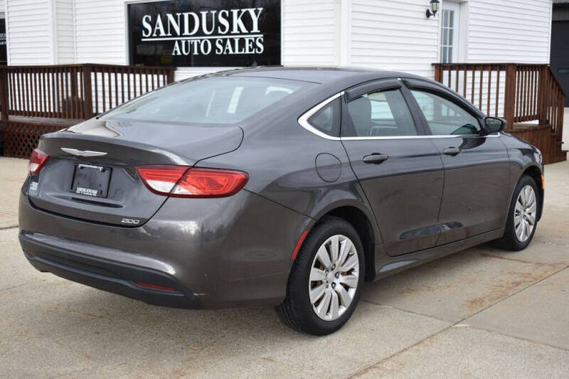 2016 Chrysler 200 LX