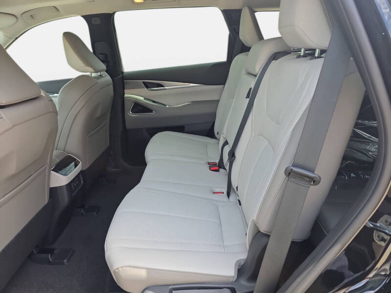 2027 Infiniti QX60 Luxe