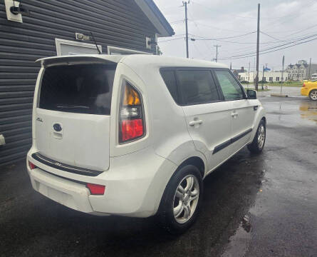 2011 Kia Soul +