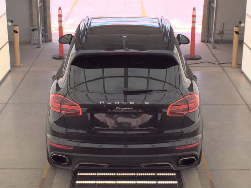 2017 Porsche Cayenne Platinum Edition
