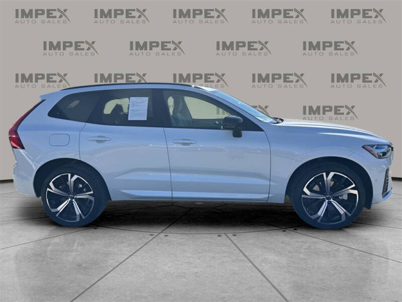 2025 Volvo XC60 B5 Ultra Dark Theme