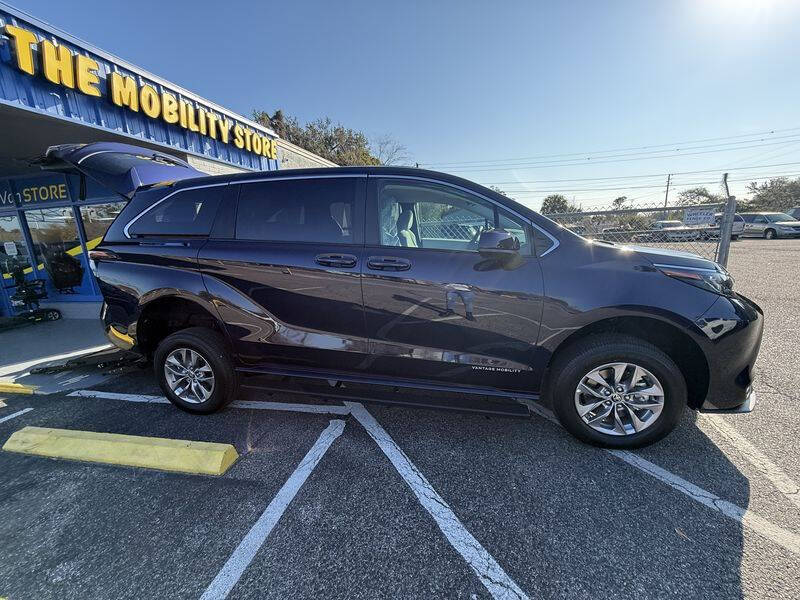2026 Toyota Sienna LE 8-Passenger