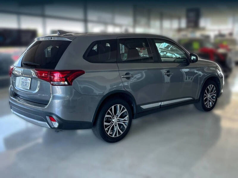 2017 Mitsubishi Outlander ES