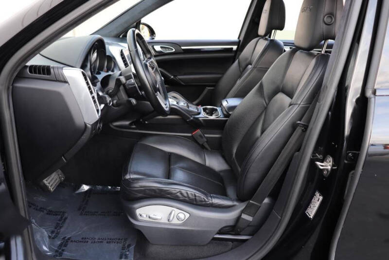 2017 Porsche Cayenne GTS