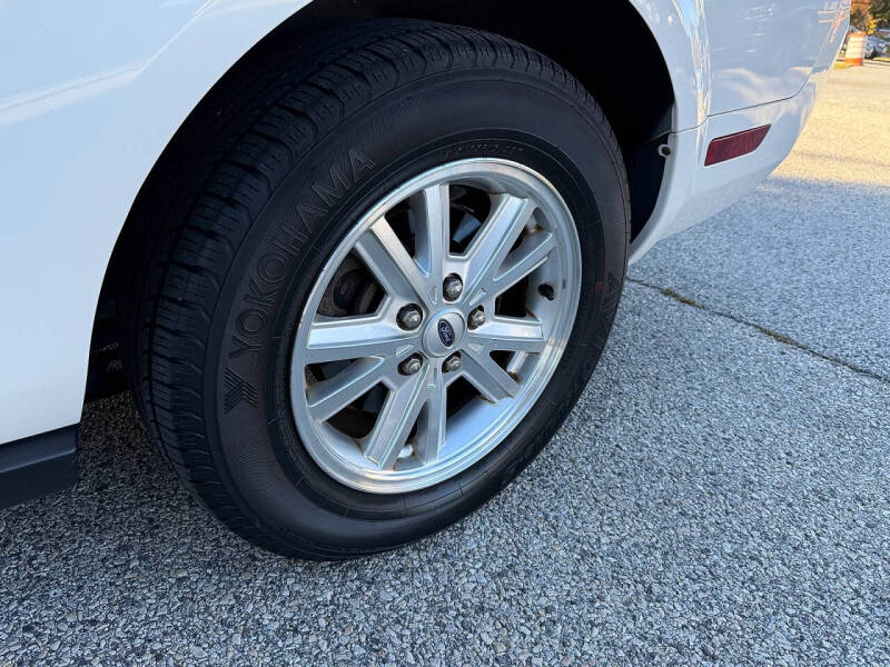 2006 Ford Mustang V6 Deluxe