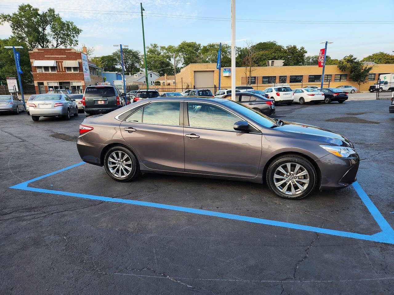 2017 Toyota Camry Hybrid for sale at Chicago Auto House in Chicago, IL