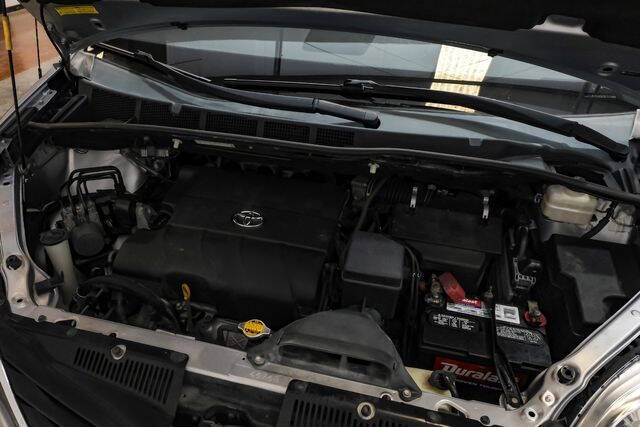 2012 Toyota Sienna LE 8-Passenger