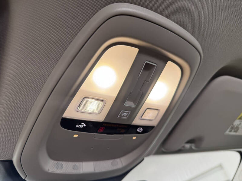 2024 Volvo XC60 B5 Core Dark Theme