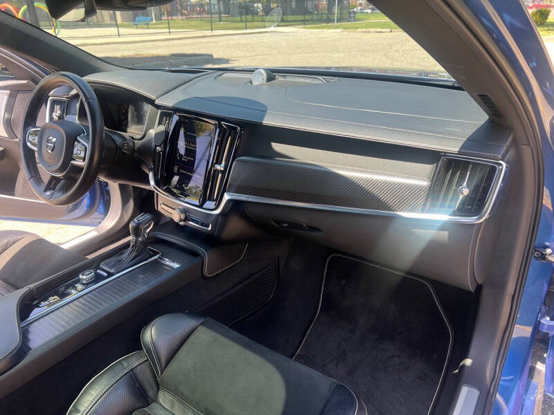 2018 Volvo V90 T6 R-Design