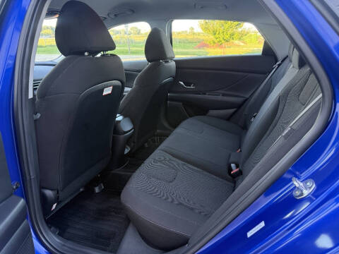 2025 Hyundai Elantra SE