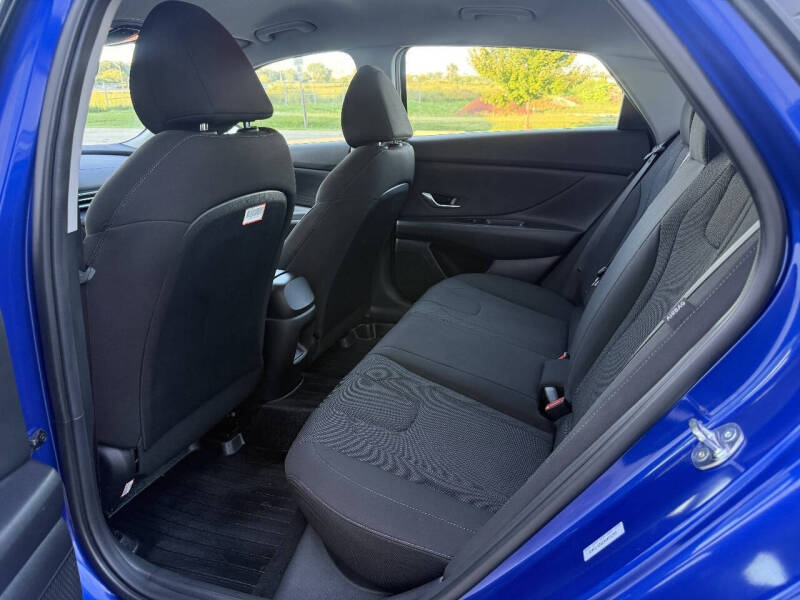 2025 Hyundai Elantra SE
