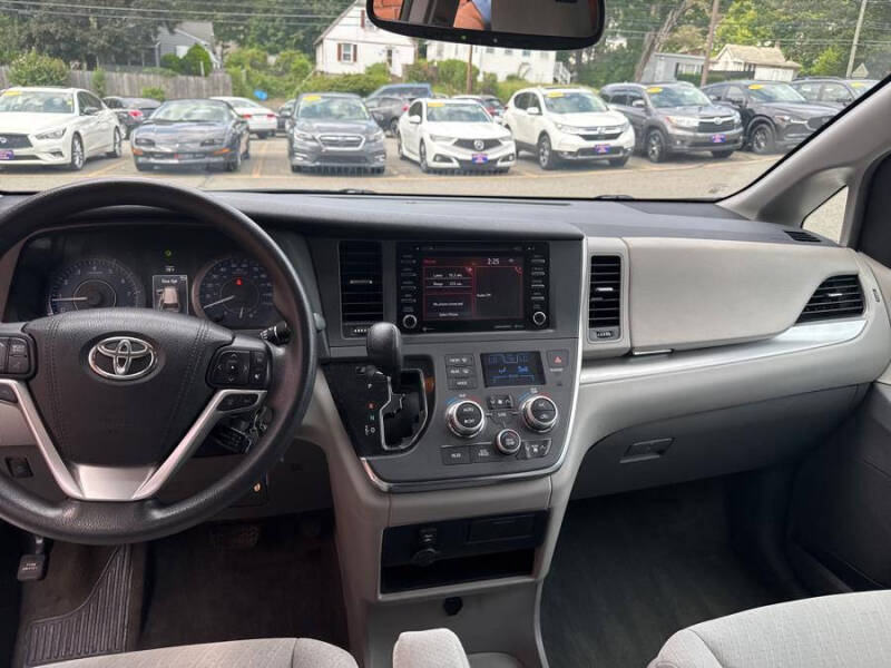 2018 Toyota Sienna LE 7-Passenger
