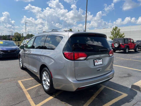 2017 Chrysler Pacifica Touring-L Plus