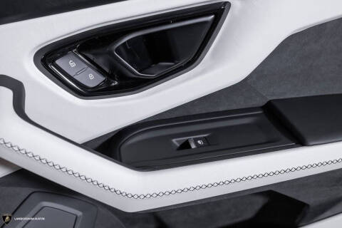 2025 Lamborghini Urus SE