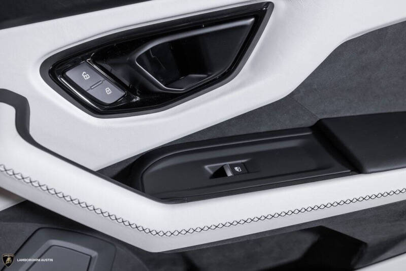 2025 Lamborghini Urus SE