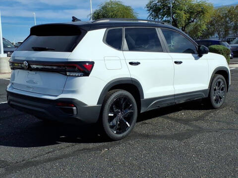 2026 Volkswagen Taos SE Black