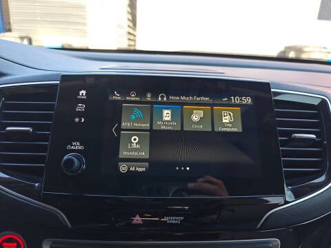 2020 Honda Pilot Touring w/Rear Captain's Chairs