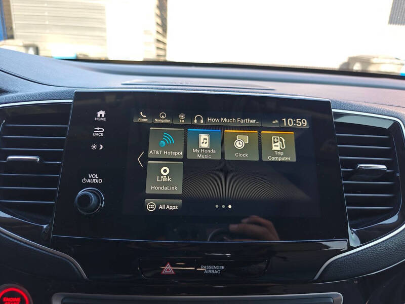 2020 Honda Pilot Touring w/Rear Captain's Chairs