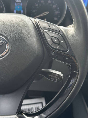 2022 Toyota C-HR XLE