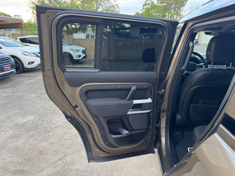 2020 Land Rover Defender 110 SE