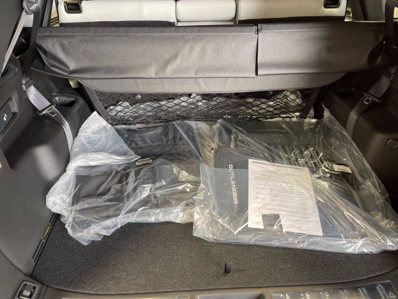 2025 Mitsubishi Outlander SE