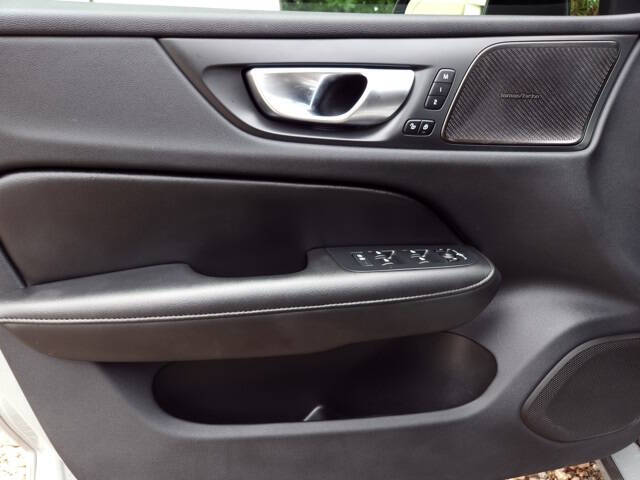 2024 Volvo S60 B5 Plus Dark Theme