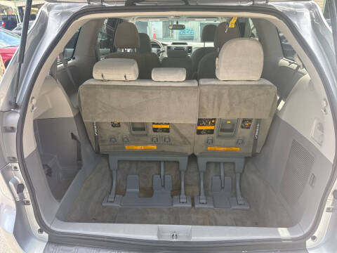 2011 Toyota Sienna LE 8-Passenger