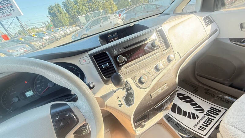 2011 Toyota Sienna LE 8-Passenger