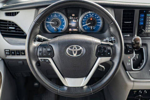 2017 Toyota Sienna XLE Premium 7-Passenger