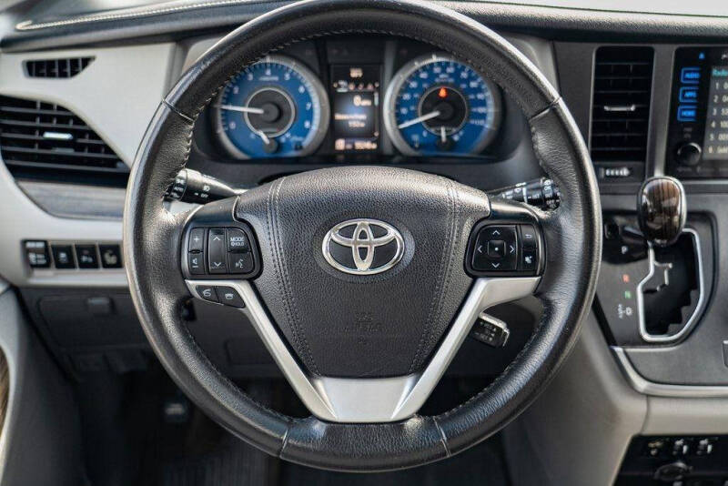 2017 Toyota Sienna XLE Premium 7-Passenger