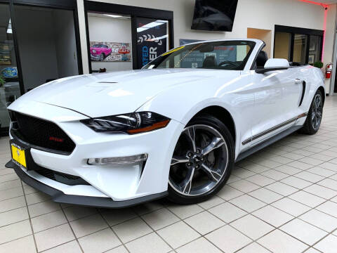 2022 Ford Mustang for sale at SAINT CHARLES MOTORCARS in Saint Charles IL