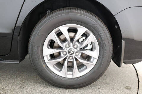 2025 Toyota Sienna LE 8-Passenger