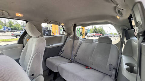 2011 Toyota Sienna LE 8-Passenger
