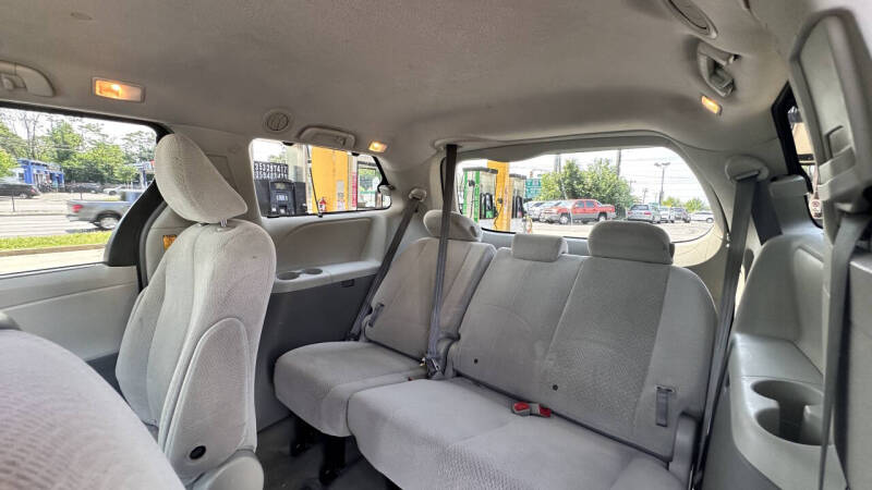 2011 Toyota Sienna LE 8-Passenger