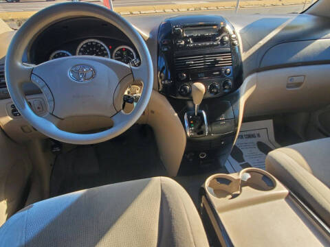 2004 Toyota Sienna LE 7 Passenger