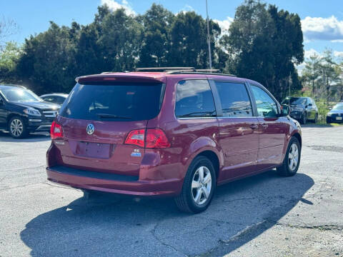 2011 Volkswagen Routan SE